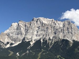 Blick von Lermoos auf die Zugspitze mit Schneefernerkopf und Wetterspitzen